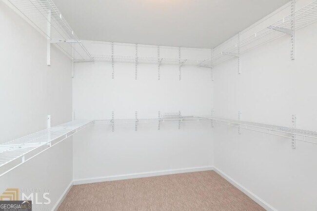 Building Photo - 225 Heritage Lake Dr