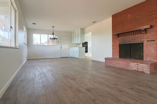 Building Photo - 1650-1650 W Los Angeles Ave