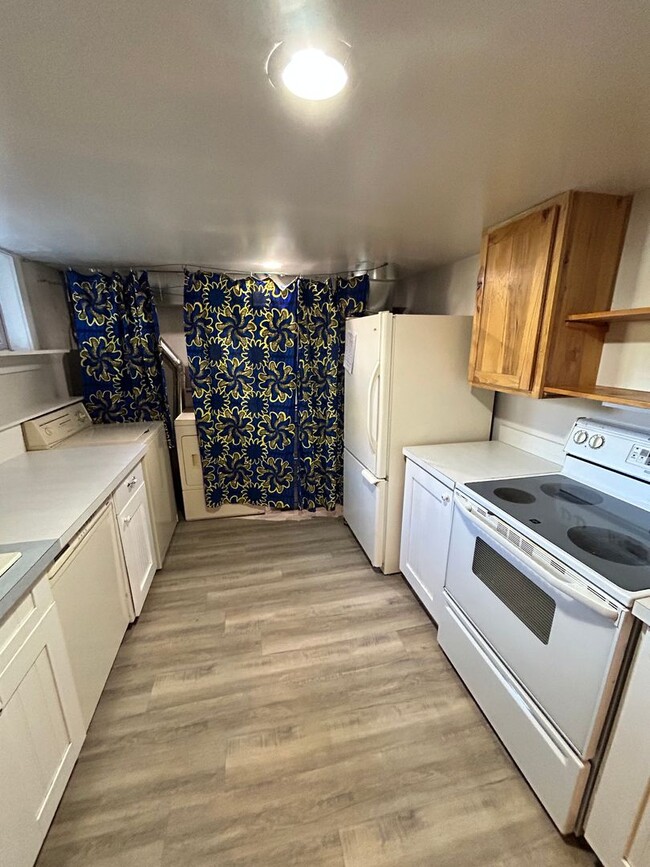 Building Photo - 1407 X Ave