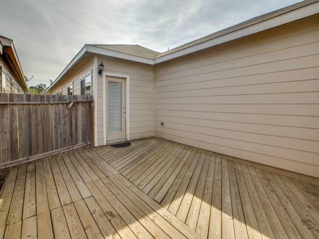 Building Photo - 4067 Mossy Pl Ln
