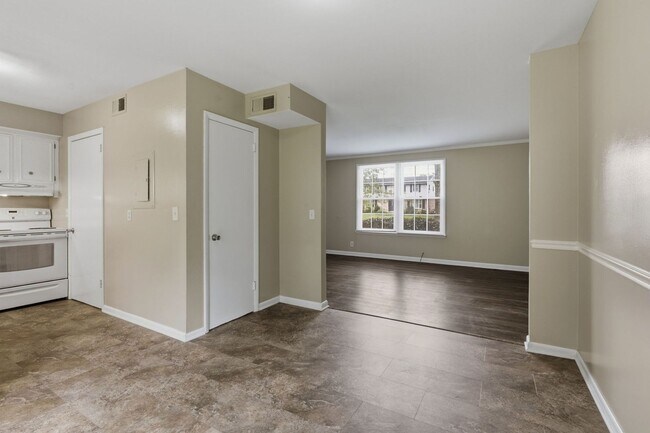 Building Photo - 758 McPherson Dr