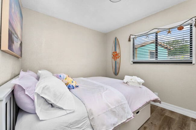 Building Photo - 6660 Date Palm Ave S