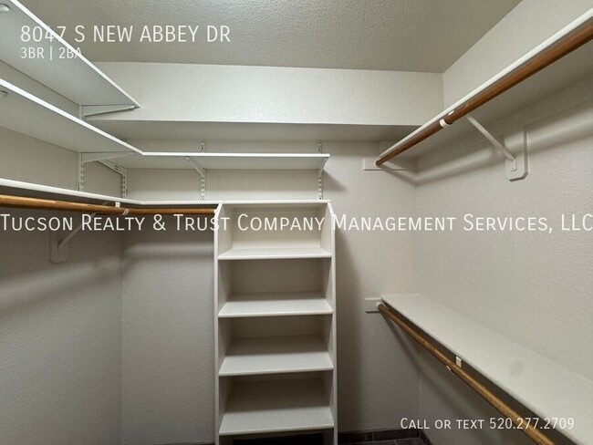 Building Photo - 8047 S New Abbey Dr