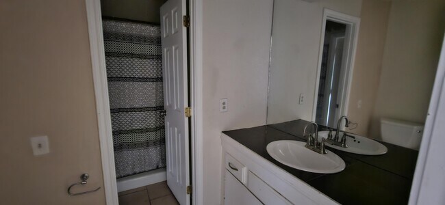 Building Photo - 4229 Siesta Ln