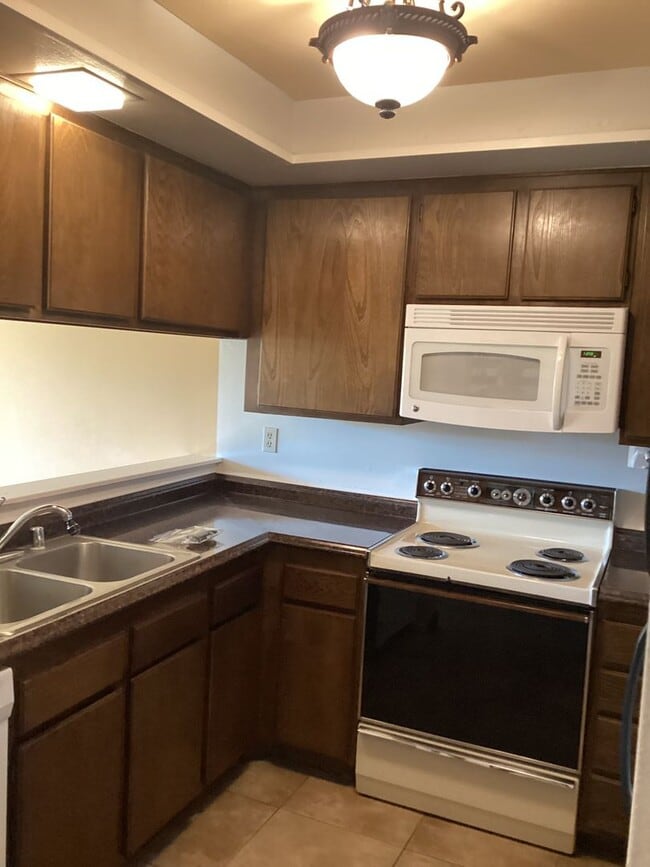 Building Photo - Large Two Story Condo In the Orcutt Bluffs with Easy Access to 135/Vandenberg SFB