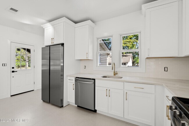 Building Photo - 448 Monmouth Rd