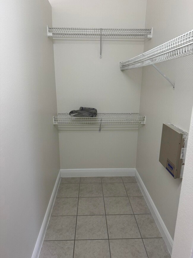 Building Photo - 250 SW Moselle Ave