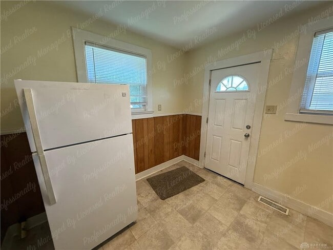 Building Photo - 1835 Hillsdale Ave