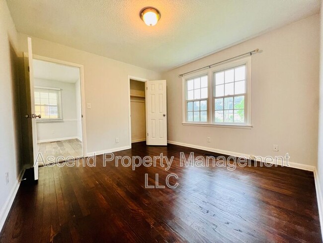 Building Photo - 4610 Leslie Ln