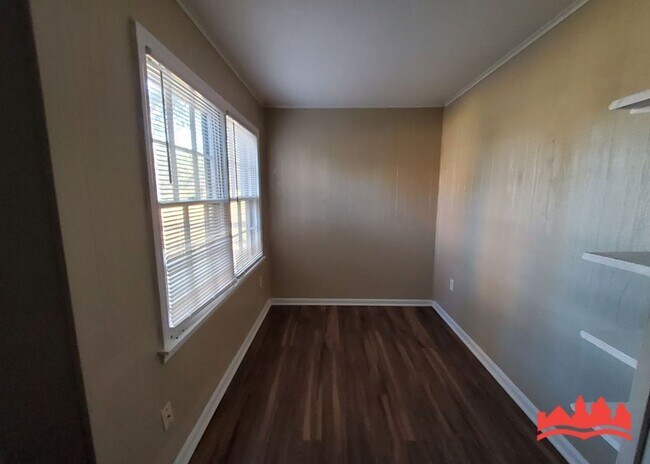 Building Photo - 5817 Lochmoor Ave