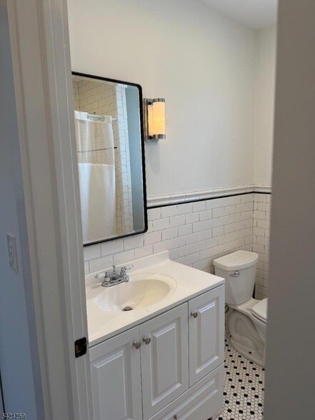 Building Photo - 33 Montclair Ave