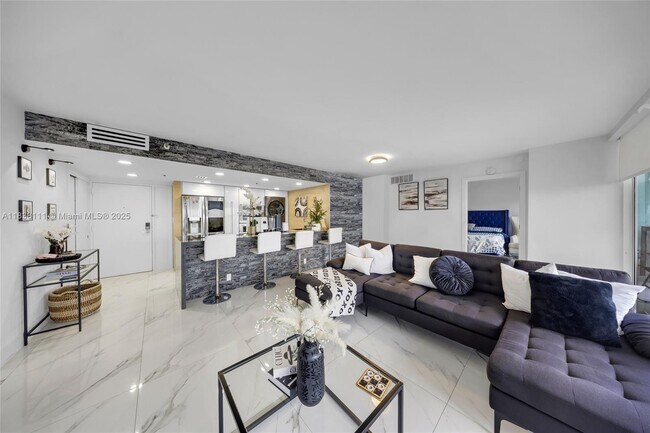 Building Photo - 7601 E Treasure Dr