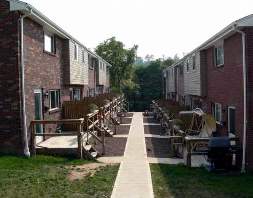 Building Photo - 420-448 Brierly Ln