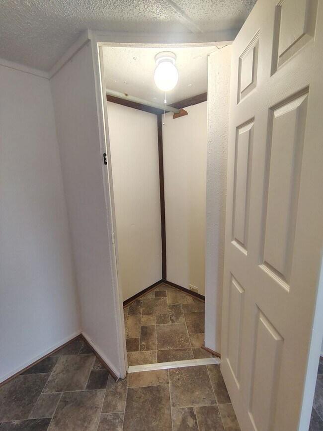 Building Photo - 208 Spruce St