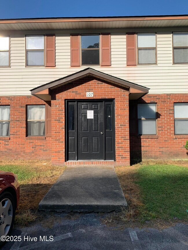 Building Photo - 107 Ravenwood Dr