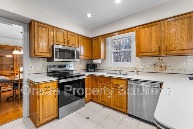 Building Photo - 8009 Frontier Dr