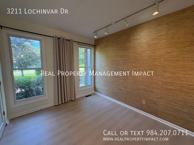 Building Photo - 3211 Lochinvar Dr