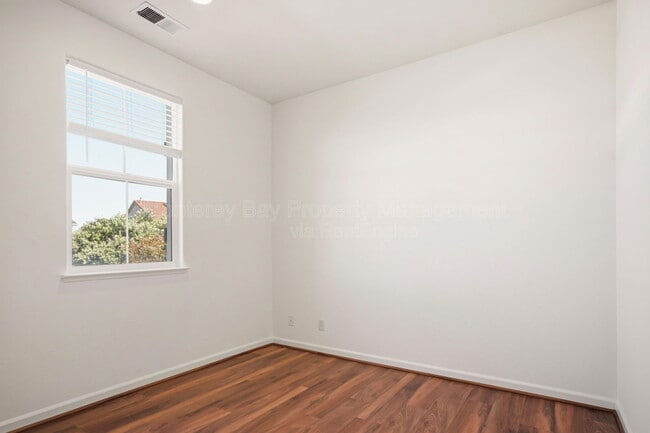 Building Photo - 4725 Sea Ridge Ct