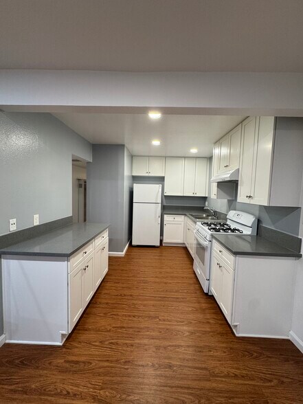 Primary Photo - 1374 N Cuyamaca St