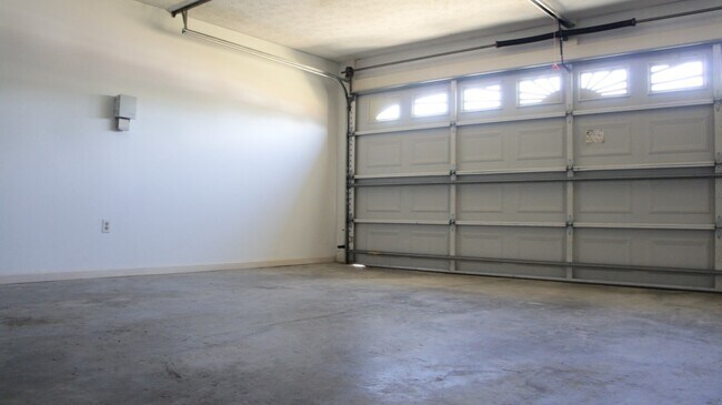 Building Photo - 3304 Chariot Ct