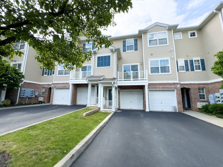 Building Photo - 942 Nittany Ct