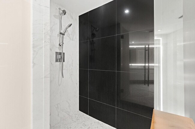 Building Photo - 701 N Fort Lauderdale Beach Blvd