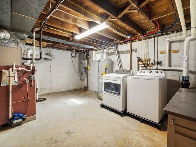 Building Photo - 165 Hartford St