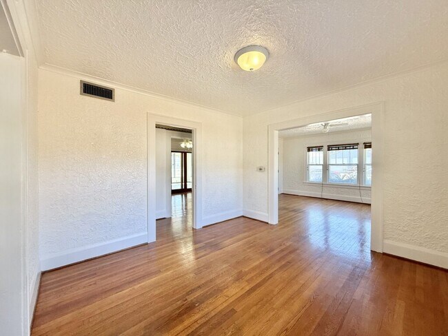 Building Photo - 1013 23rd St W