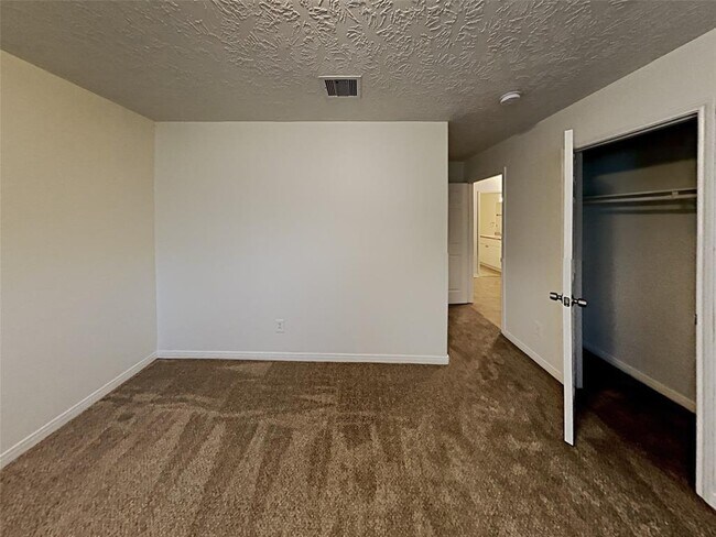 Building Photo - 13307 Montaigne Dr