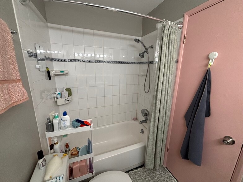 Bathroom - 2707 Valmont Rd