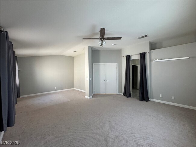 Building Photo - 2425 Island Paradise Ave