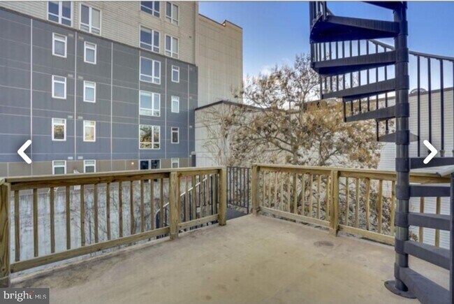 Building Photo - 111 E Cross St