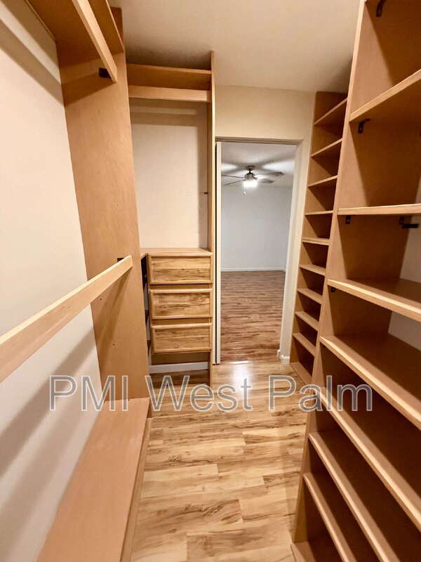 Building Photo - 147 Sunflower Cir