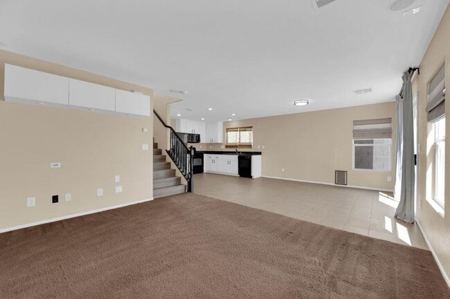 Building Photo - Well Maintained 3 bedrooms/2.5 bathroom Ho...