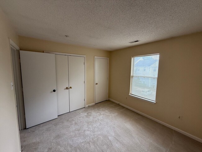 Building Photo - Spacious 2 Bedroom 2 Bathroom Condo in Aspen Hill