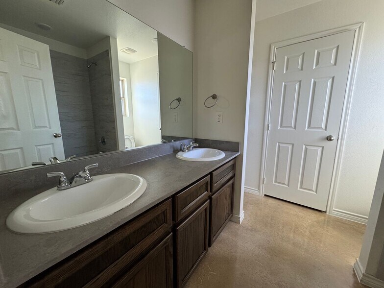 Building Photo - 1800 Emma Naylor Ct