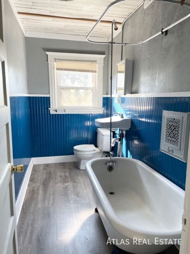 Building Photo - 17 N 13th St