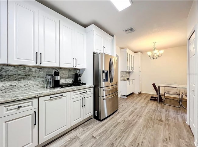 Building Photo - 1128 Valley Creek Run