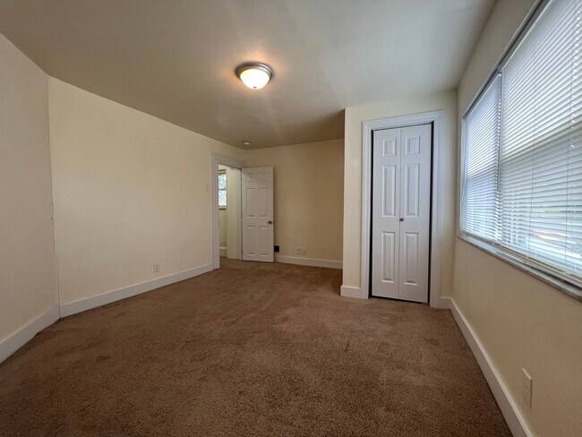 Building Photo - 3 Bedroom Home for Rent