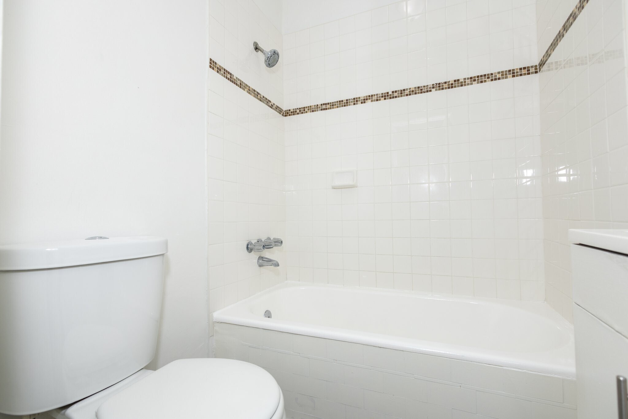 Building Photo - 357 S Alvarado St