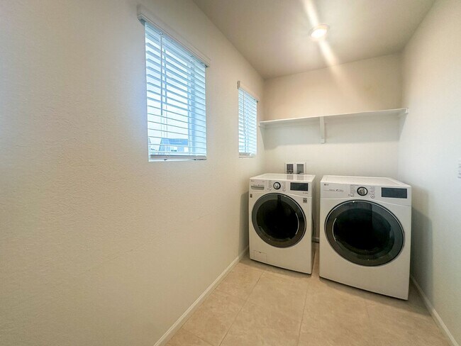 Building Photo - CORNER PAIRED HOME ACROSS THE PARK!