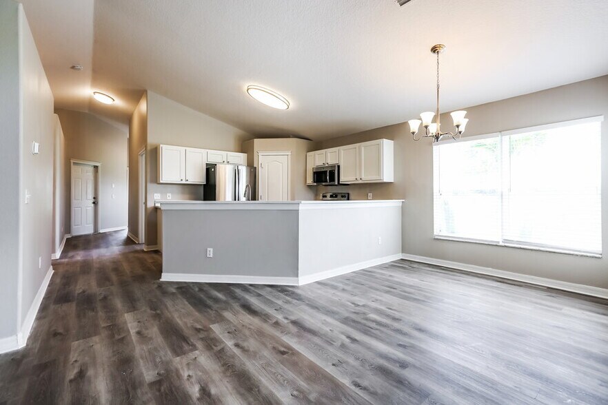 Building Photo - 7875 Bristol Park Dr