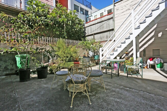 Building Photo - OPEN HOUSE:Sunday(12/8)12:15pm-12:50pm  Fu...