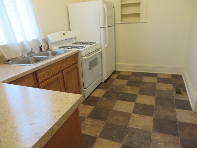 Building Photo - 1229 Swinney Ave