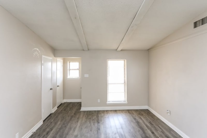 Building Photo - 2626 Princeton Dr
