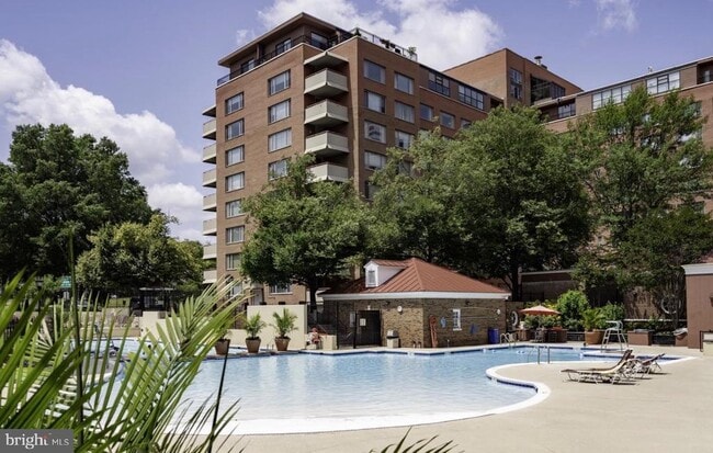 Building Photo - 1121 Arlington Blvd