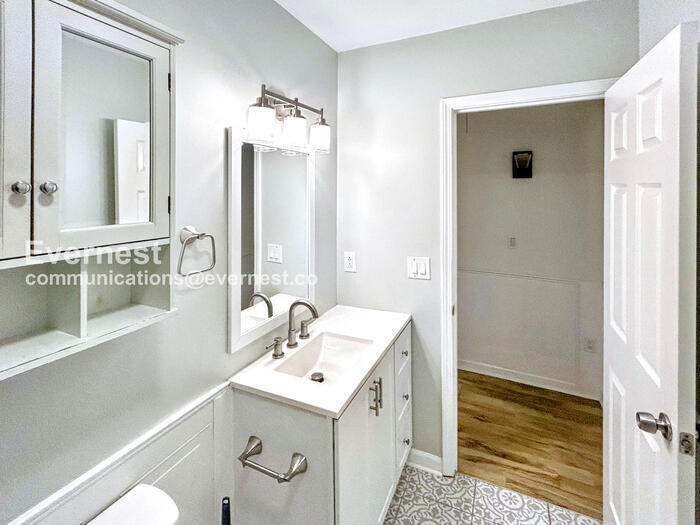 Building Photo - 1065 Fair St SW