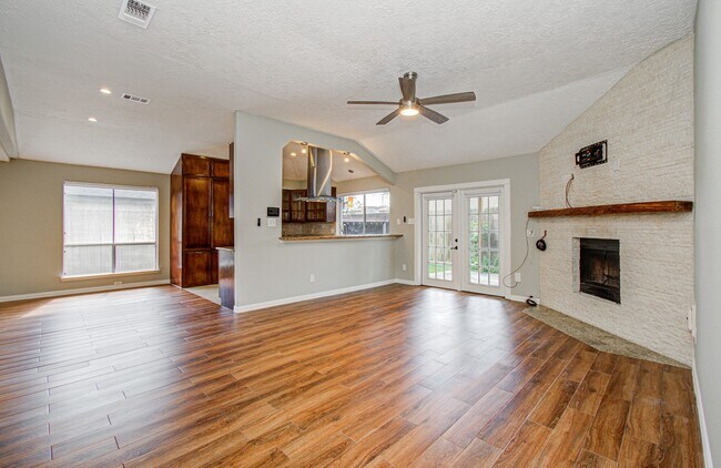 Building Photo - 10546 Rippling Fields Dr