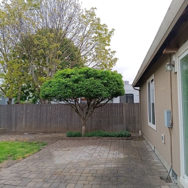 Building Photo - Beautiful Property is Available!