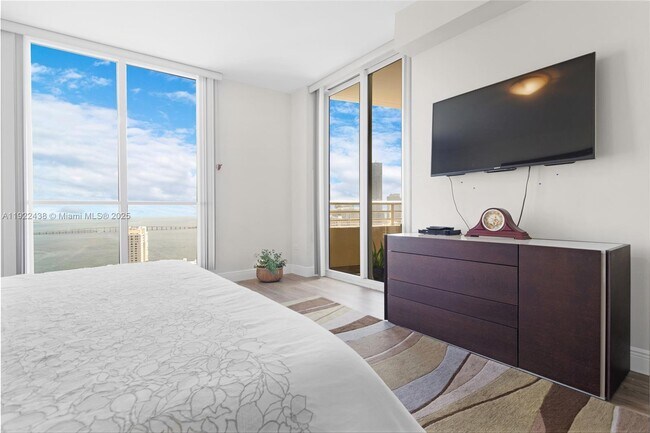 Building Photo - 848 Brickell Key Dr